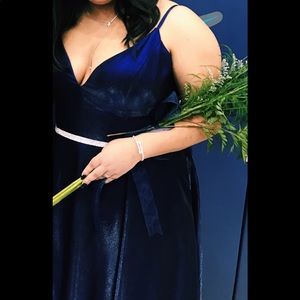 NAVY BLUE BALLGOWN W/ POCKETS! 💙